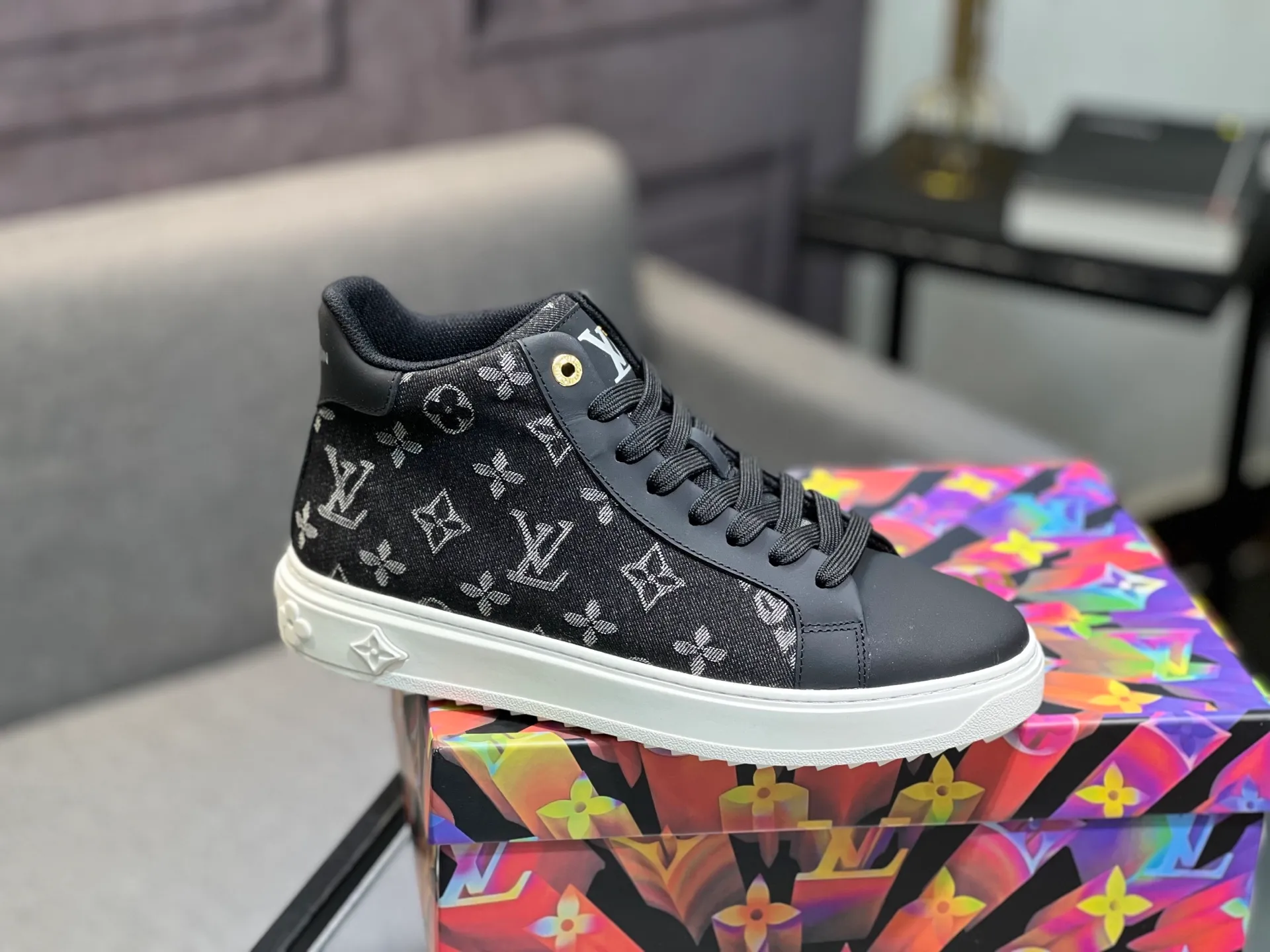 Men's shoes 💰560 LV Louis Vuitton. The latest fashionable casual shoes are popular in physical stores. New spring and summer comfortable imported cowhide, cowhide mesh, unique jacquard fabric element design. With sheepskin lining, Lv original base, [sun][sun] high-end packaging and high quality💪Details determine quality, welcome to compare🇮🇹Code number 38-44, 45 can be customized